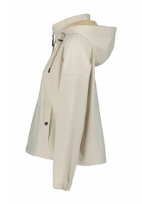 Beige vandtæt jakke med hætte, med en frontlomme, elastiske cuffs og snore til justering. Glat tekstur og minimalistisk design.