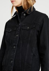 Vero Moda Tall Chaqueta vaquera - black