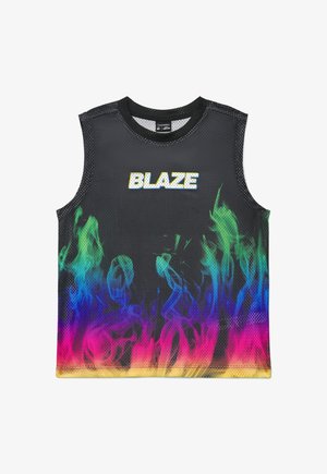 Top nero senza maniche in rete con motivo a fiamme colorate in verde, blu, rosa e giallo, con la scritta audace "BLAZE" sul petto.