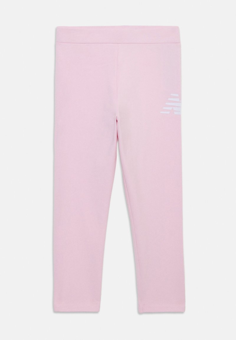 Leggings roses en tissu extensible, avec une texture lisse, un design ajusté et un accent de logo blanc sur le côté.