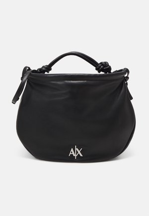 Zwarte leren handtas met een gebogen vorm, een geknoopt handvat, verstelbare band en een zilveren "A|X" logo aan de voorkant.