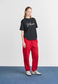 Jordan TEE - T-shirts med print - black/white