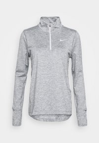 Grijze sporttop met lange mouwen, een korte nek en een kwart-ritsdesign. Bevat een gestructureerde stof en een klein logo op de borst.