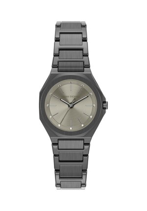 Osmiboké hodinky s tmavě šedým kovovým páskem a pouzdrem. Ciferník je olivově zelený se stříbrnými značkami a třemi výraznými ručičkami.