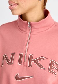 Nike Sportswear LOGO - Ikdienas džemperis - canyon pink/orewood/red sepia