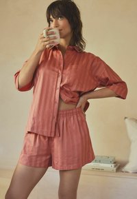 Next STRIPE SET REGULAR FIT - Pidžaamakomplekt - pink