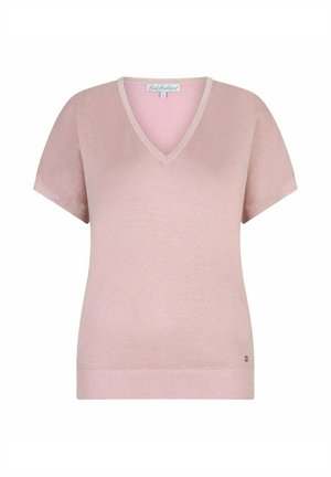 Lichtroze gebreide top met korte mouwen, V-hals en geribbelde zoom, plat gelegd tegen een witte achtergrond.