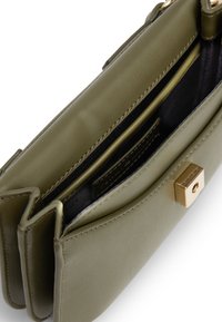 Tommy Hilfiger CHIC CROSSOVER - Cross body bag - utility olive