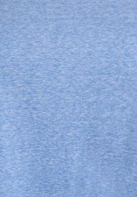 Hellblauer Stoff mit einer dezenten melierten Textur. Weiches und glattes Aussehen, ohne Muster oder auffällige Hardware-Details.