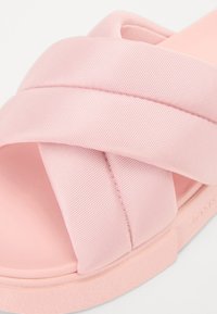 Tommy Jeans FLATFORM SANDAL - Iešļūcenes - delicate pink
