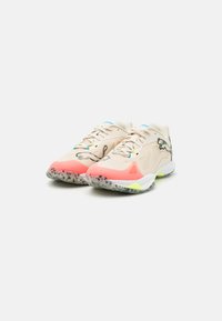 Puma VANTAGE NITRO - Scarpe da pallamano - alpine snow/fast yellow