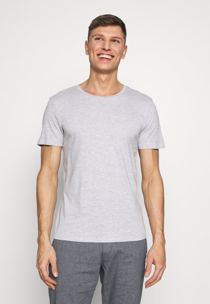 Herren T-Shirts basic | TOM TAILOR DENIM 3 PACK T-Shirt basic light stone/grey melange/schwarz - LU89974 Herren T-Shirts basic | TOM TAILOR DENIM 3 PACK T-Shirt basic light stone/grey melange/schwarz - LU89974