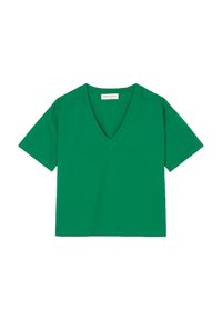 Camiseta verde de manga corta y cuello en V con corte cropped, hecha de un tejido suave, colocada plana mostrando el lado frontal.