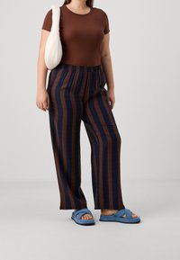 ONLY Carmakoma Tygbyxor - dark blue