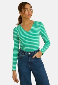 Neselectat, ivory and green stripe