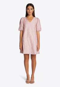 Rich & Royal V-NECK - Freizeitkleid - rose quartz