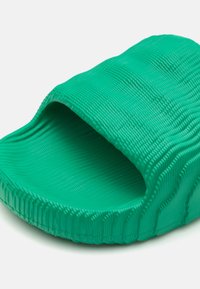 adidas Originals ADILETTE 22 - Platt slip-in - bold green/core black