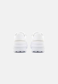 Tommy Jeans W TECH RUNNER ESS - Zapatillas - white