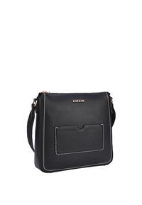 Borsa a tracolla nera in materiale sintetico con cuciture bianche, zip superiore, tasca frontale e tracolla regolabile. Logo Joop Jeans sulla parte anteriore.