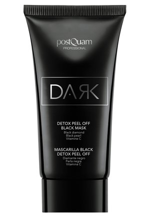 Tubo negro de la mascarilla postQuam Professional Dark Detox Peel Off Black Mask con diamante negro, perla negra y vitamina C indicados en el frontal.
