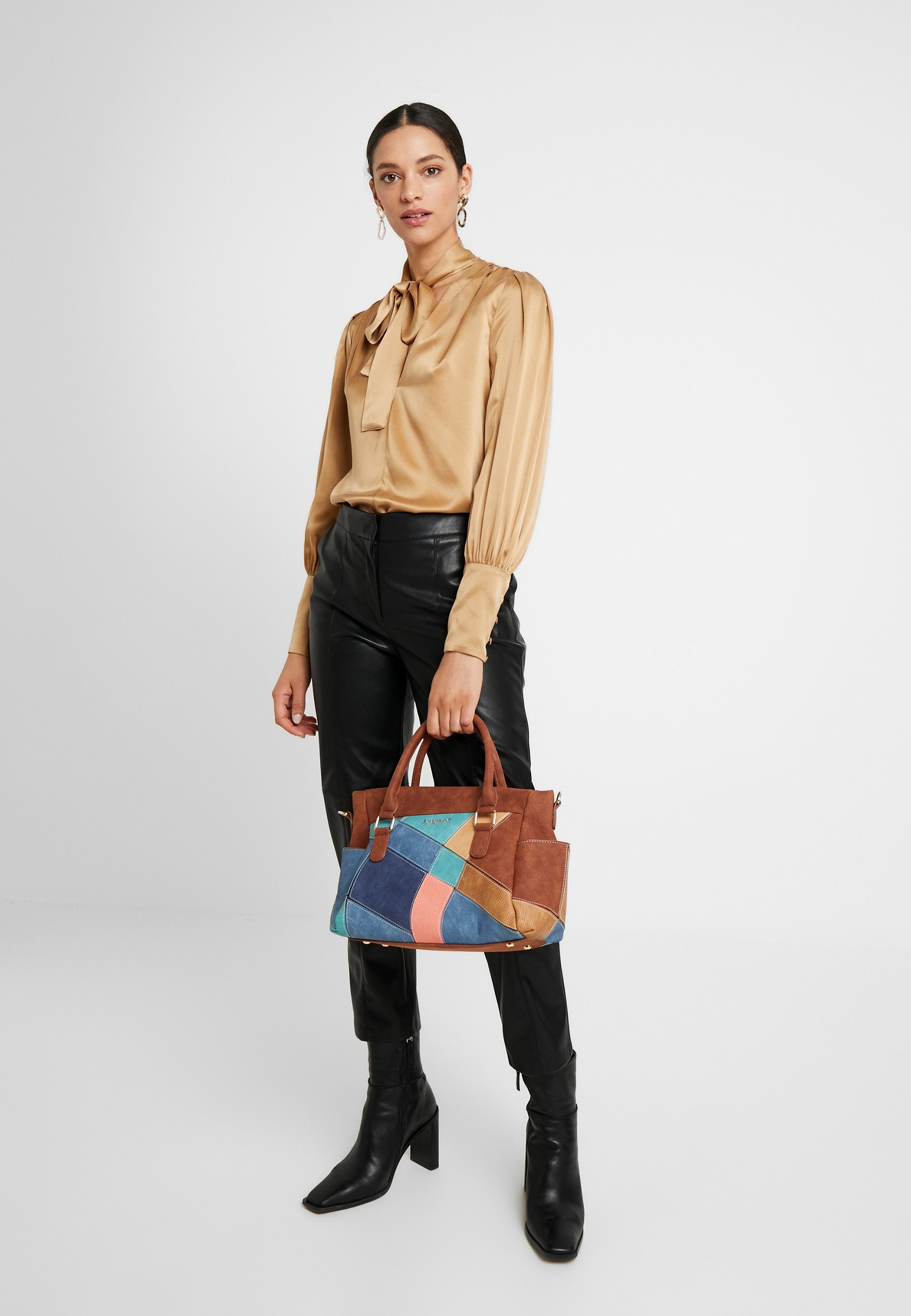 Desigual BOLS CENTAURI LOVERTY Skulderveske camel Desigual BOLS CENTAURI LOVERTY Skulderveske camel