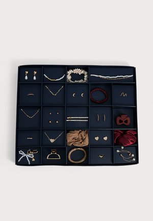 Vero Moda, VMHOLLY X MAS CALENDAR SET - Обеци - red/gold-coloured