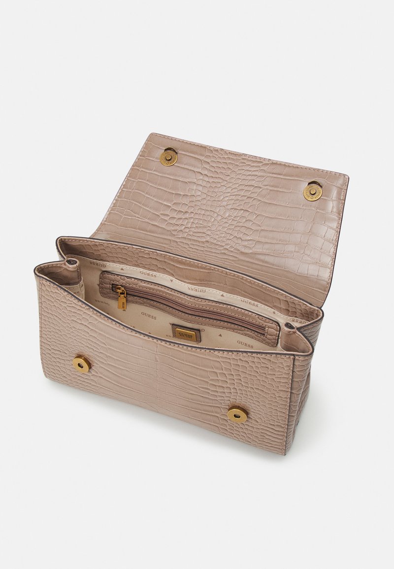 Damen Handtaschen | Guess KATEY FLAP SHOULDER BAG Handtasche light rum/taupe - MI79312 Damen Handtaschen | Guess KATEY FLAP SHOULDER BAG Handtasche light rum/taupe - MI79312