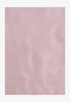 Minkštas rožinis audinys su sklandžiu, šiek tiek blizgiu tekstūru ir subtilia įstrižine raška. Medžiaga atrodo lengva ir lanksti.