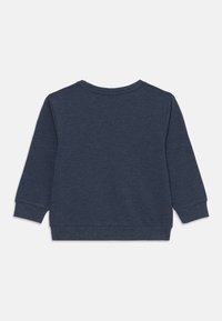 Felpa a maniche lunghe blu navy con collo rotondo, polsini e orlo a costine. Tessuto liscio, design semplice, senza grafiche o decorazioni.