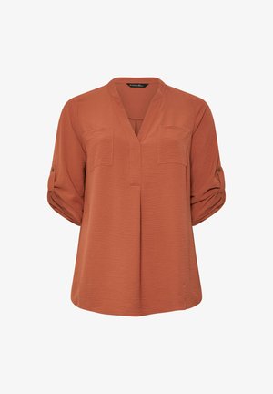 Rdzawoczerwona bluzka z dekoltem w serek, dwoma kieszeniami na piersi i podwiniętymi rękawami. Wykonana z teksturowanej tkaniny, luźny krój oraz zaokrąglony dół.