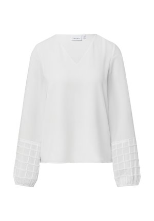 Biała bluzka z dekoltem w serek i długimi rękawami. Rękawy mają teksturowany wzór przypominający siatkę na mankietach. Gładka tkanina na całej powierzchni.