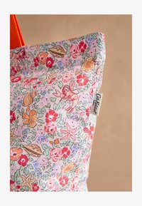 Ej vald, waters ditsy