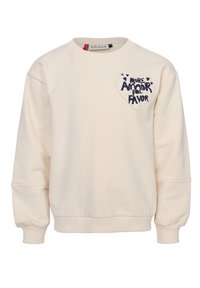 Roomkleurige sweatshirt met een ronde halslijn, aflopende schouders en geribbelde manchetten, met een hartvormige patch met de tekst "Más Amor por Favor" in marineblauw.