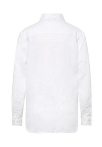 Witte lange mouw shirt gemaakt van linnen. Beschikt over een traditionele kraag, met knoopsluiting aan de manchetten en een rechte snit met minimale detailing.