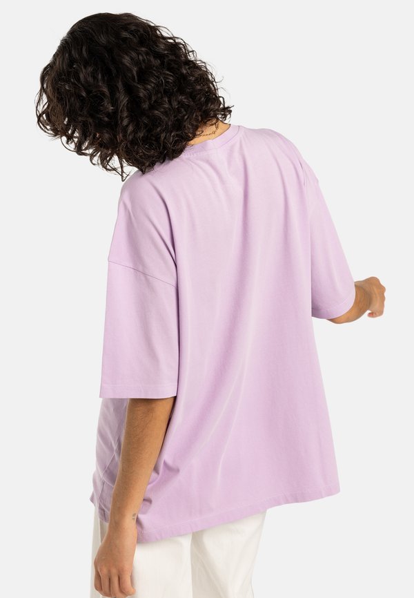 GOES AROUND HERE - Print T-shirt - pga2