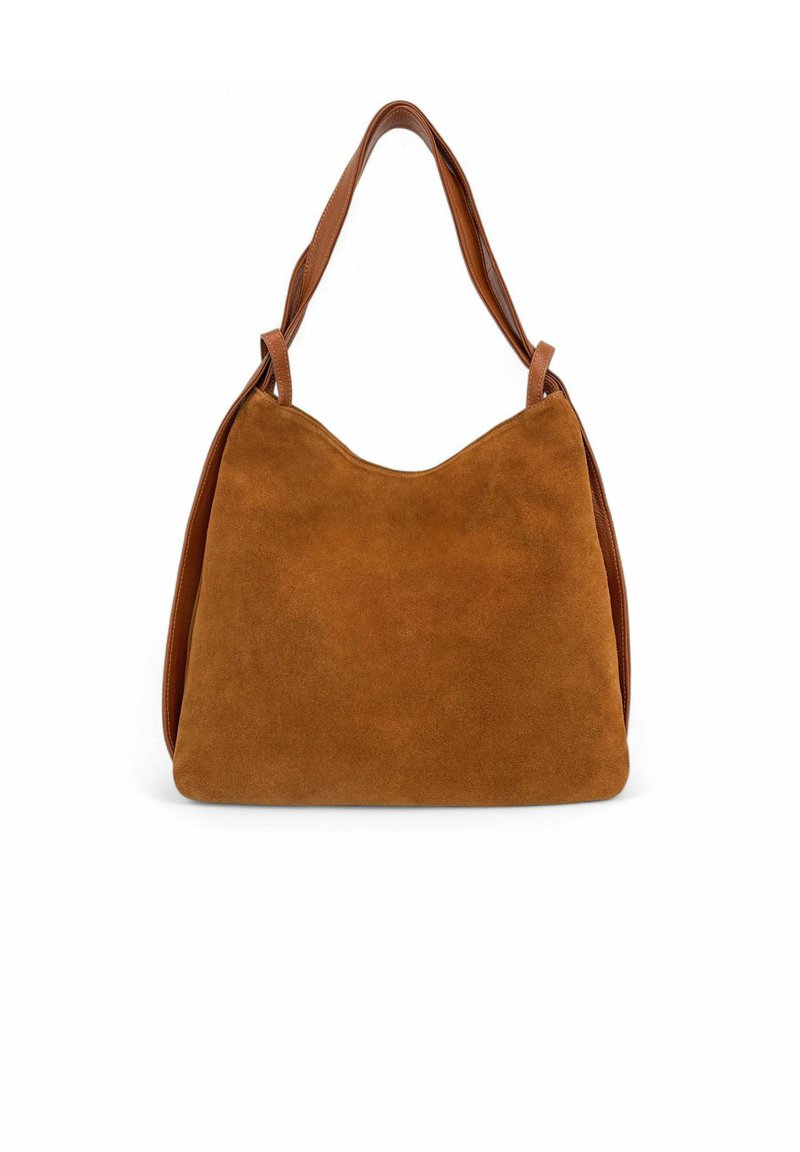 Sac en cuir suède marron avec une silhouette décontractée et deux poignées en cuir. Texture lisse avec un design dépouillé et un haut arrondi.