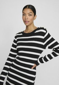 VILA Robe pull - black