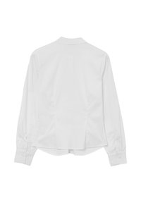 Camicia bianca a maniche lunghe con colletto, mostrata da dietro con pieghe e polsini abbottonati su sfondo bianco.