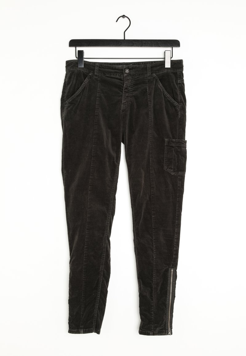 Černé kordové kalhoty slim fit, s předními a bočními kapsami, zipem na spodní části nohavic a texturovanou tkaninou pro zvýšení detailu.