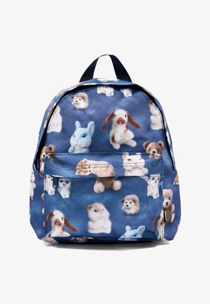 Sac à dos bleu avec un motif de petites illustrations réalistes d’animaux, dont des chiens, des chats, des lapins et des hamsters.