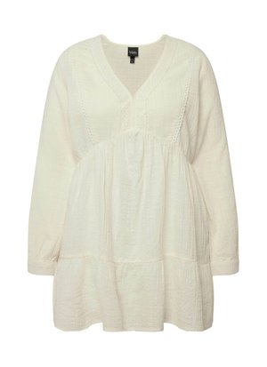 Witte, getextureerde katoenen blouse met een V-hals, lange mouwen en een gelaagde zoom. Bevat delicate stiksels rond de halslijn.
