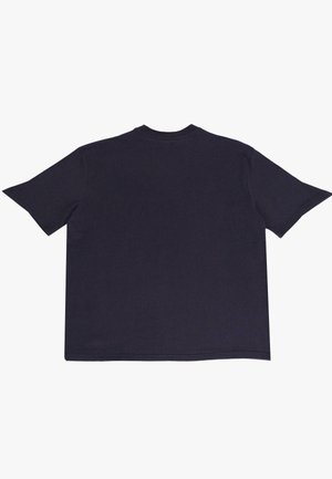 T-shirt à manches courtes bleu marine foncé avec un col rond, fabriqué en coton doux, présentant une coupe droite et sans détails de design visibles.