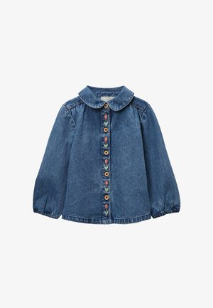 Chemise pour tout-petit à manches longues en jean bleu, avec col rond, boutons en bois et broderie florale verticale sur le devant. Poignets élastiques.