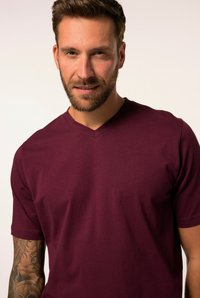 JP1880 GROSSE GRÖSSEN REINE V-AUSSCHNITT - T-shirt basic - dark ruby