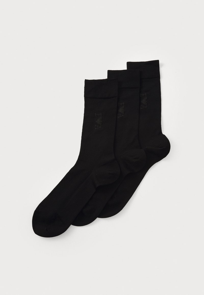Calcetines de algodón negros, pack de tres, con una textura suave y puños acanalados. Sin patrones visibles ni acentos adicionales.