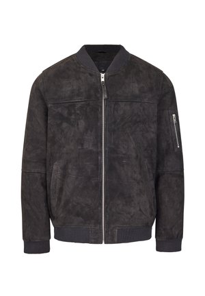 Zwarte suède bomberjack met een voorrits, geribbelde manchetten en zoom. Voorzien van zijzakken en een ritszak op de mouw.