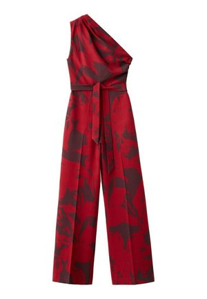 Mono rojo de un solo hombro con piernas anchas y cinturón a juego de tela, con un estampado floral abstracto de tonos oscuros.