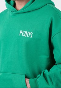 PEQUS Jersey con capucha - green