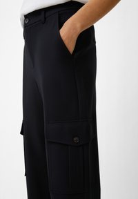 comma casual identity REGULAR czarny