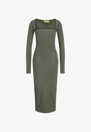 Robe ajustée à manches longues en jersey vert olive. Décolleté carré, silhouette moulante et longueur mi-mollet avec une texture lisse.